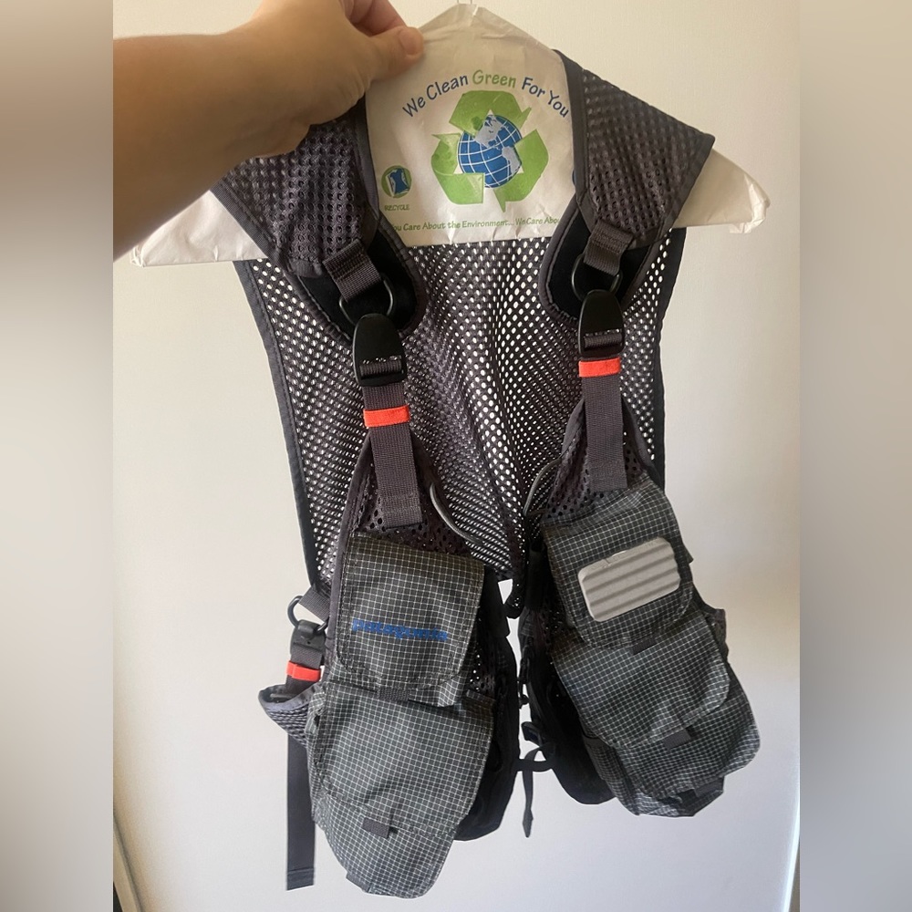 Convertible Fly Fishing Vest, integrates with listed backpack.  LIKE NEW!